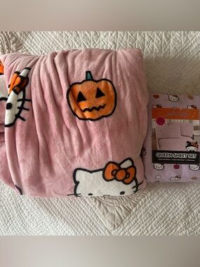 Hello Kitty Halloween Queen Pink Plush Blanket and Sheet Set